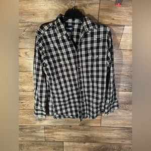 Wrangler button up long sleeve shirt